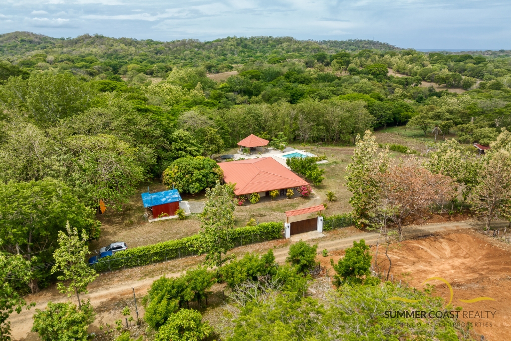 Unique 3 bedroom, 2 bath home with large lot! Casa Tranquilo