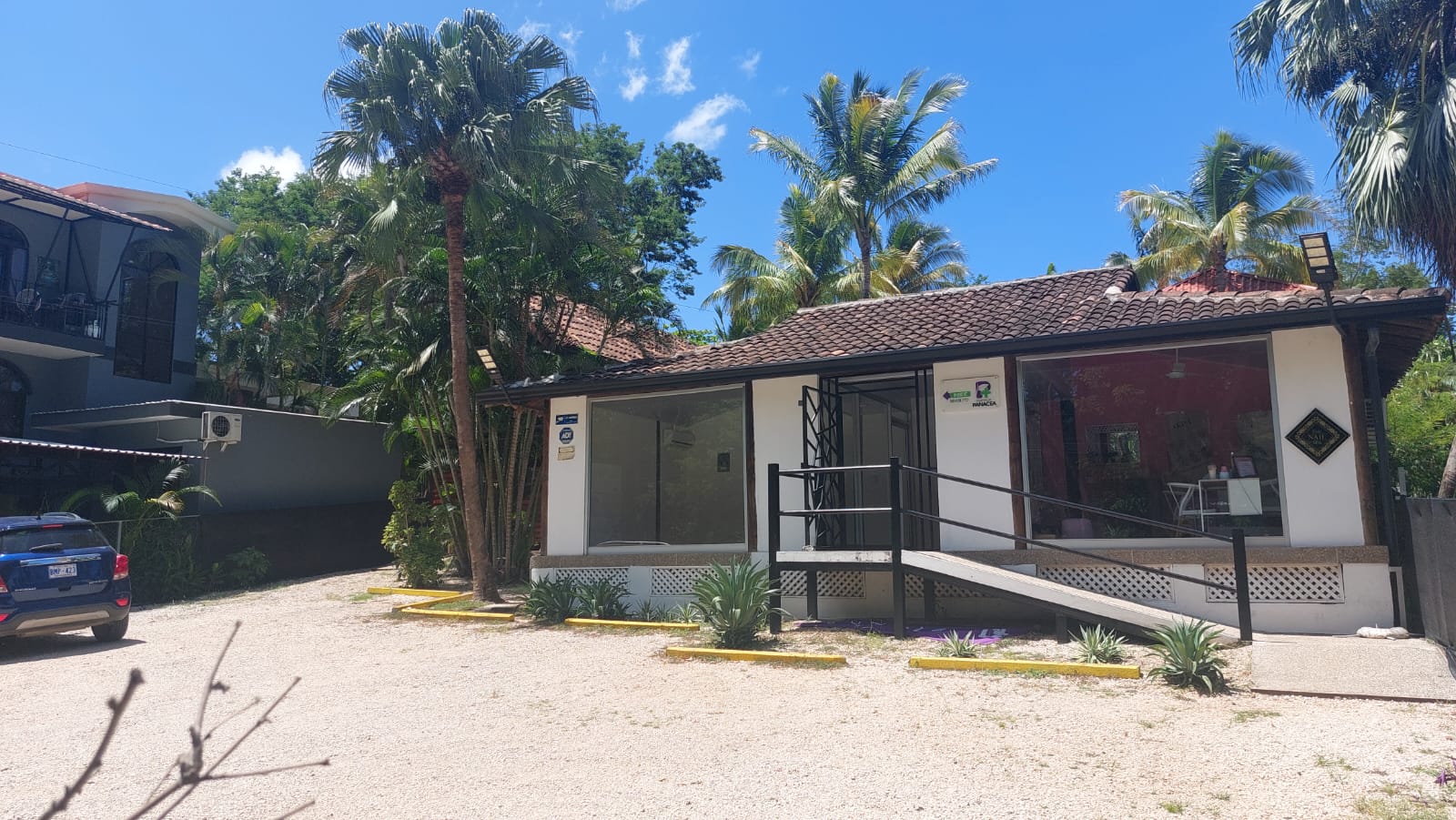 Excellent investment opportunity, commercial center with 2 apartments for sale in Brasilito